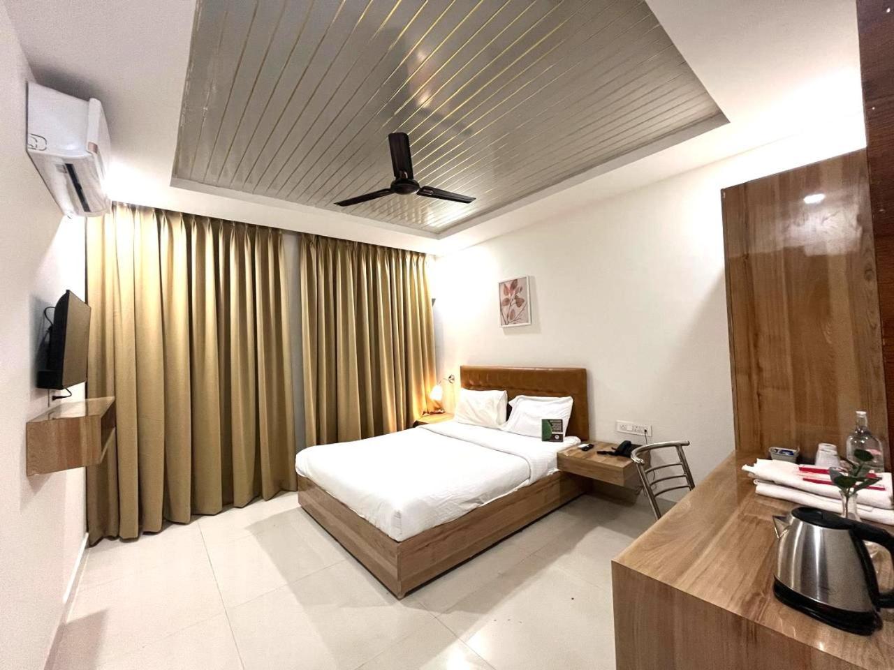 Hotel Hibiscus Tree- Bachupally 海得拉巴 外观 照片