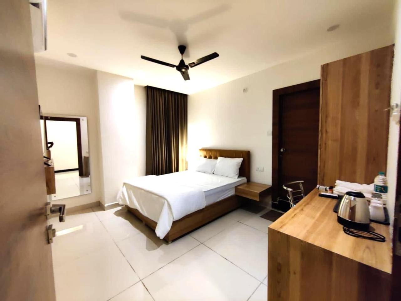 Hotel Hibiscus Tree- Bachupally 海得拉巴 外观 照片